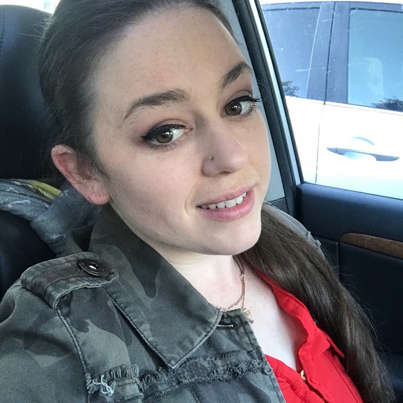 Meet your Posher, Katie the Jeans Queen!!! 👖👑 - Picture 4 of 8